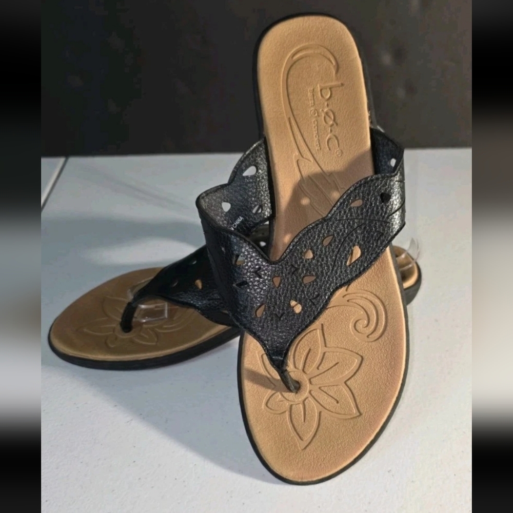 B.O.C Born Black Thong Sandals W/ Cutout Accents On Straps Sz 9M /40.5 Comfort
